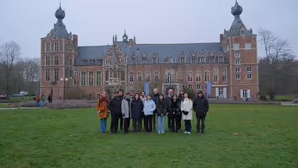 Group picture in front of Leuven castle